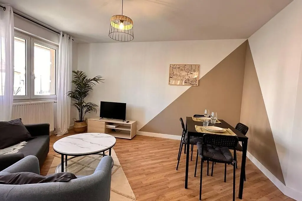 Villeurbanne • T2 Fraternite • Hostisy Appartement